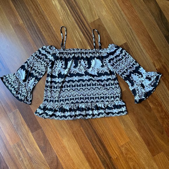 ECI Tops - ECI New York Sz M Black / White Off the Shoulder Blouse